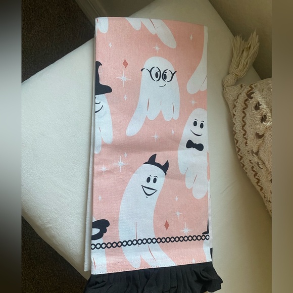 Halloween ghost pink hand towels - Picture 3 of 4